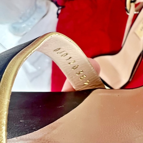 Valentino Garavani Black Leather Strappy Stiletto Sandals - Picture 8 of 8